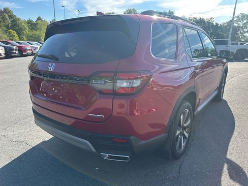 Used 2025 Honda Pilot Touring image 5