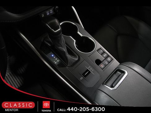Used 2024 Toyota Highlander XLE FWD image 15
