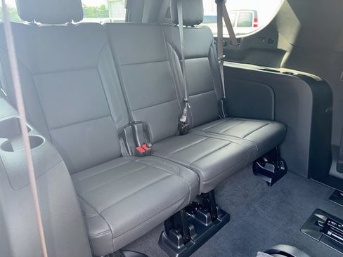 Used 2025 Chevrolet Suburban LT w/ Comfort Package RWD image 30