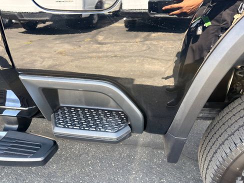 Used 2025 Chevrolet Silverado 2500 LT w/ Convenience Package image 21