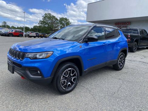 Certified 2025 Jeep Compass Trailhawk AWD/4WD image 8