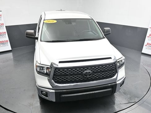 Used 2021 Toyota Tundra SR5 w/ SR5 Upgrade Package AWD/4WD image 28