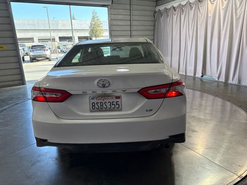 Used 2020 Toyota Camry LE FWD image 5