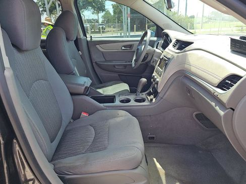Used 2017 Chevrolet Traverse LS FWD image 9