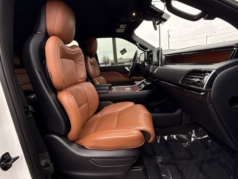 Used 2021 Lincoln Navigator Reserve image 25