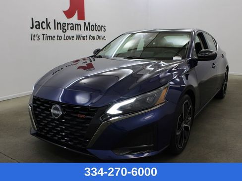 Used 2023 Nissan Altima 2.5 SR w/ SR Premium Package FWD image 1