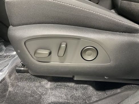 Used 2025 Chevrolet Traverse LT AWD/4WD image 12