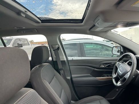 Used 2023 GMC Acadia SLE w/ Driver Convenience Package FWD image 4