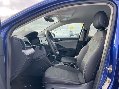 Used 2024 Volkswagen Taos SE image 11