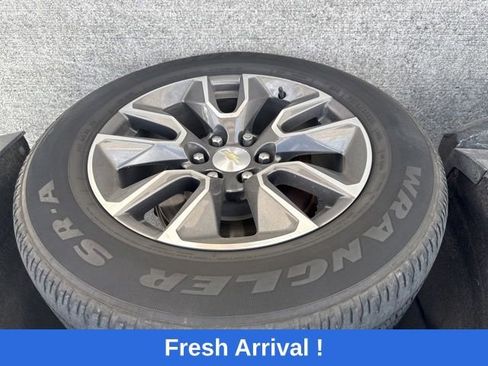 Used 2021 Chevrolet Tahoe LT w/ LT Signature Package RWD image 21