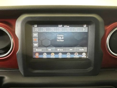 Used 2018 Jeep Wrangler Unlimited Rubicon AWD/4WD image 16