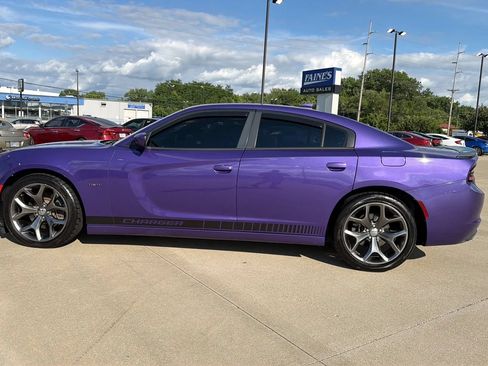 Used 2016 Dodge Charger R/T w/ Plus Group RWD image 9