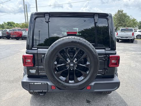 Certified 2025 Jeep Wrangler Unlimited Sahara w/ Safety Group AWD/4WD image 8