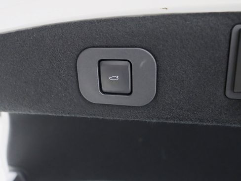 Used 2020 Lincoln Continental Reserve image 39