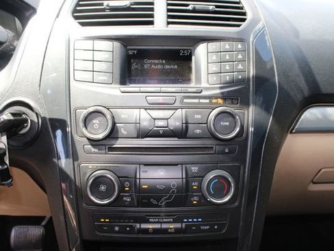 Used 2017 Ford Explorer 4WD image 2