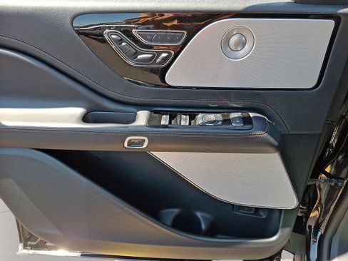 Certified 2025 Lincoln Aviator Black Label w/ Jet Appearance Package AWD/4WD image 11