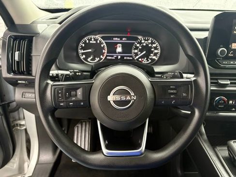 Used 2024 Nissan Pathfinder S image 13