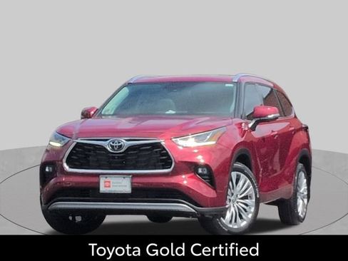 Certified 2026 Toyota Highlander Platinum AWD/4WD image 1
