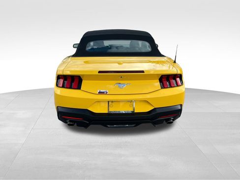 Used 2024 Ford Mustang Convertible image 5