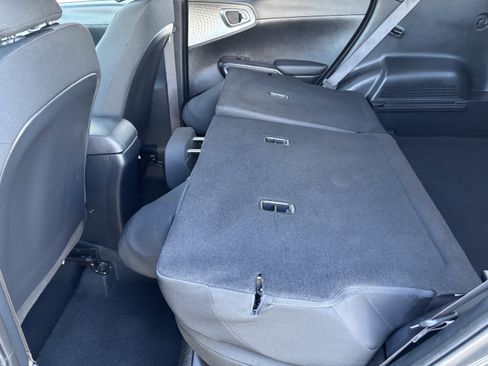 Used 2025 Kia Soul LX w/ LX Technology Package FWD image 25