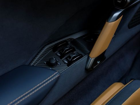 Used 2025 Lamborghini Revuelto image 45