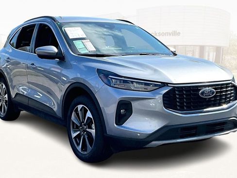 Used 2024 Ford Escape Platinum image 3