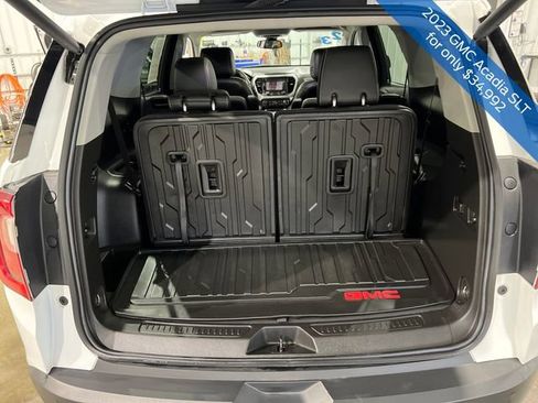 Used 2023 GMC Acadia SLT w/ Preferred Package image 19
