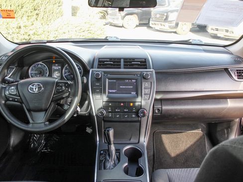 Used 2017 Toyota Camry LE image 24