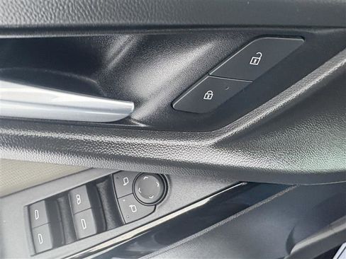 Used 2025 Chevrolet Equinox LT w/ Convenience Package II image 11