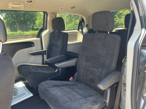 Used 2016 Dodge Grand Caravan SXT image 4