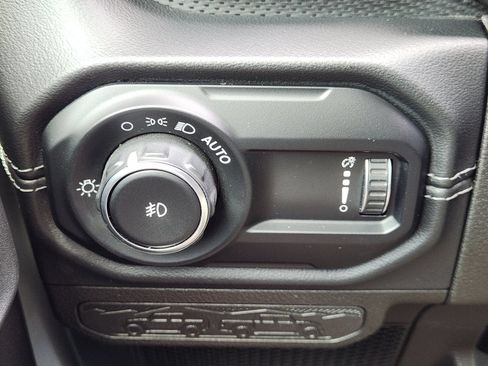 Used 2024 Jeep Wrangler Unlimited Rubicon AWD/4WD image 26