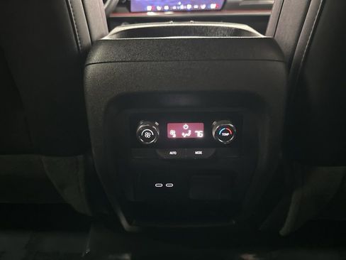 Used 2025 Chevrolet Traverse Z71 w/ Enhanced Driving Package AWD/4WD image 25