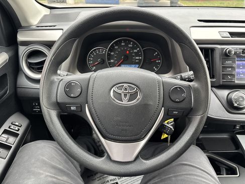 Used 2016 Toyota RAV4 LE image 18