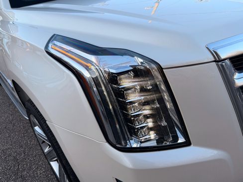 Used 2015 Cadillac Escalade ESV Luxury image 14