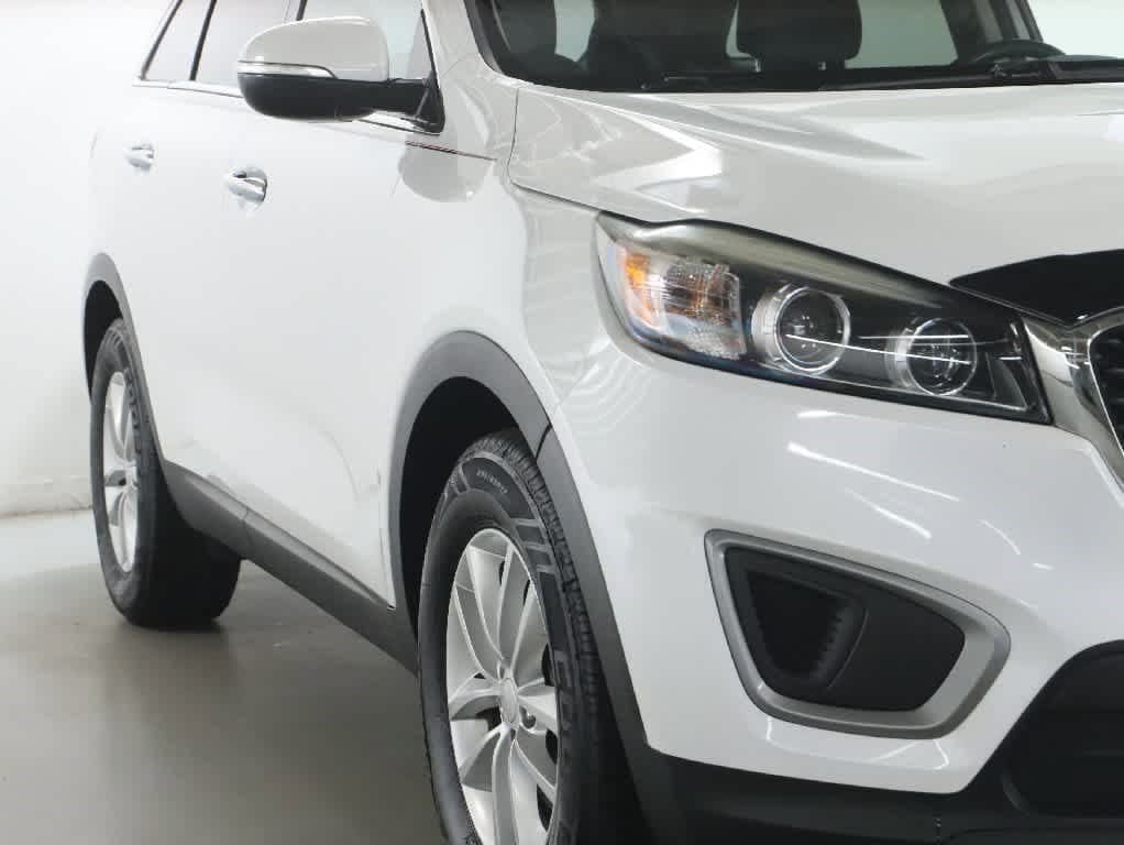 Used 2017 Kia Sorento FWD image 8