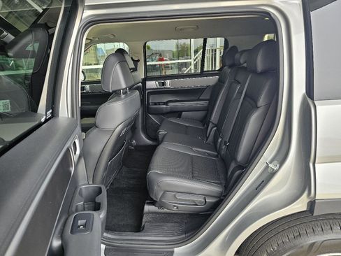 Used 2025 Hyundai Santa Fe SEL AWD/4WD image 17