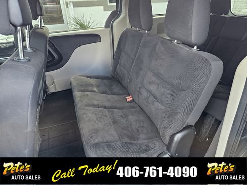 Used 2018 Dodge Grand Caravan SE w/ UConnect Hands-Free Group image 13