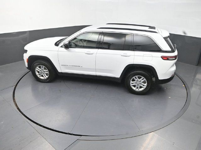 Used 2025 Jeep Grand Cherokee Laredo AWD/4WD image 14