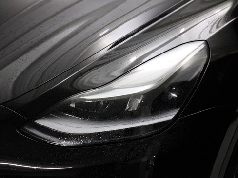 Used 2024 Tesla Model Y Performance image 28