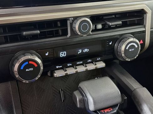 Used 2024 Toyota Tacoma TRD Sport AWD/4WD image 17