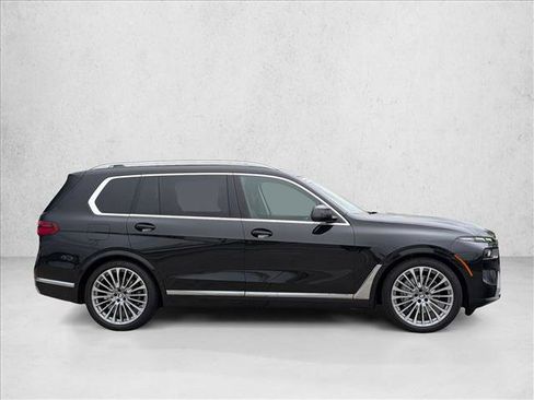 Used 2025 BMW X7 xDrive40i w/ Parking Assistance Package image 4