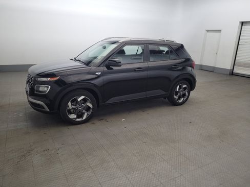 Used 2022 Hyundai Venue SEL FWD image 2