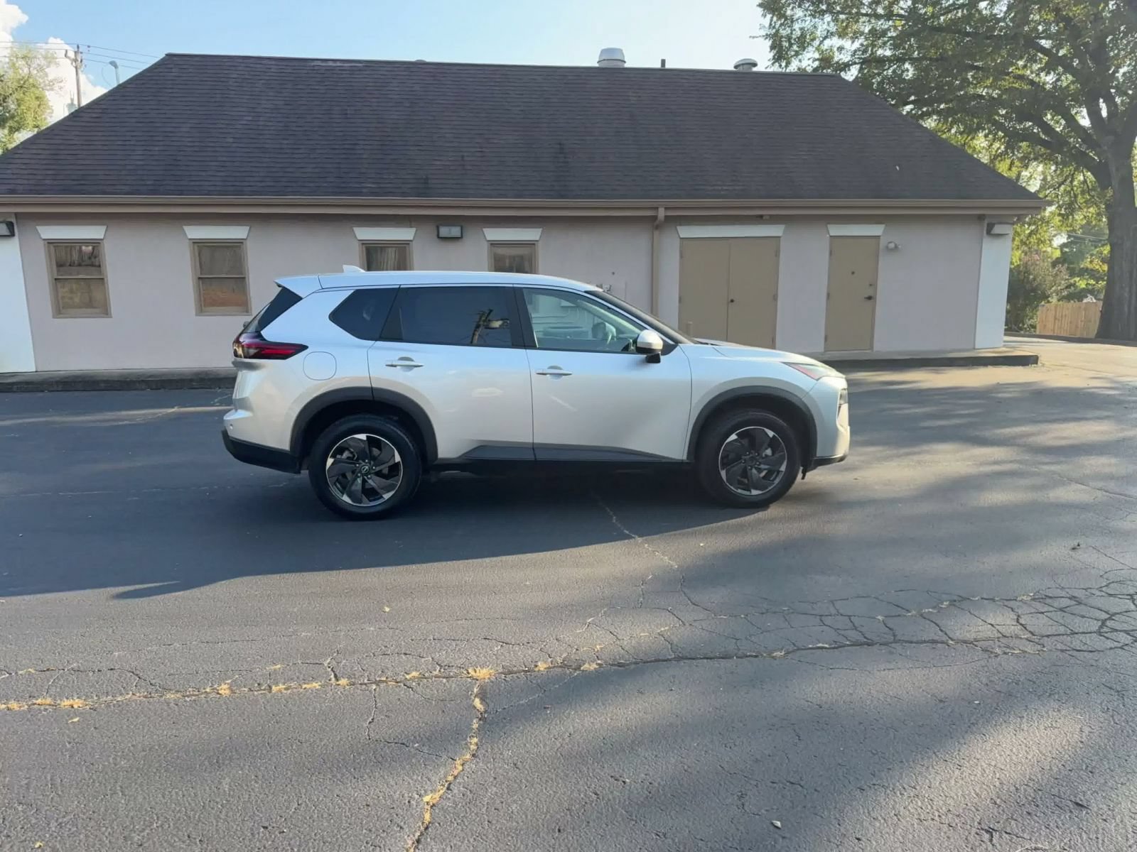 Used 2025 Nissan Rogue SV AWD/4WD image 15