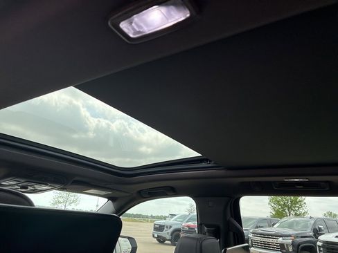 Used 2023 GMC Yukon XL Denali w/ Denali Reserve Package image 7