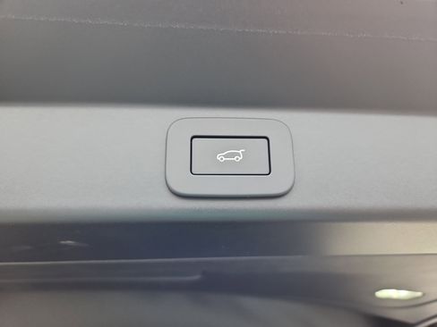 Used 2025 Land Rover Range Rover Sport Dynamic SE image 14