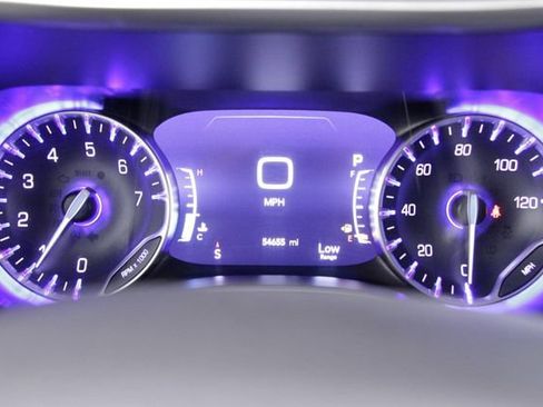 Used 2024 Chrysler Pacifica Touring-L image 26