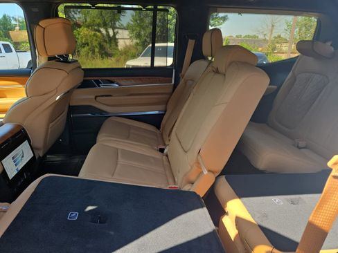 Certified 2024 Jeep Grand Wagoneer Series III w/ HD Trailer Tow Package AWD/4WD image 16