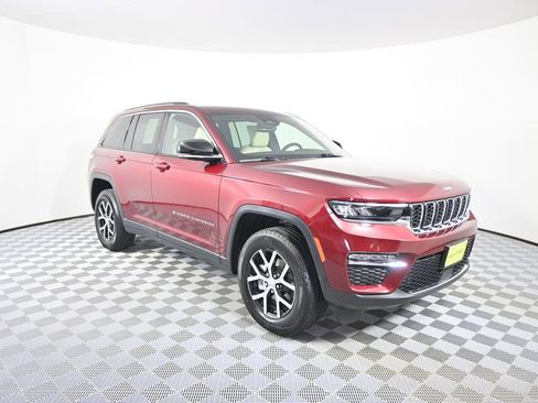 Used 2023 Jeep Grand Cherokee Limited image 9