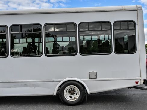 Used 2017 Ford E-450 and Econoline 450 Super Duty w/ Shuttle Bus Prep Package RWD image 7