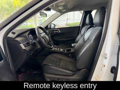 Used 2023 Mitsubishi Outlander SE AWD/4WD image 5